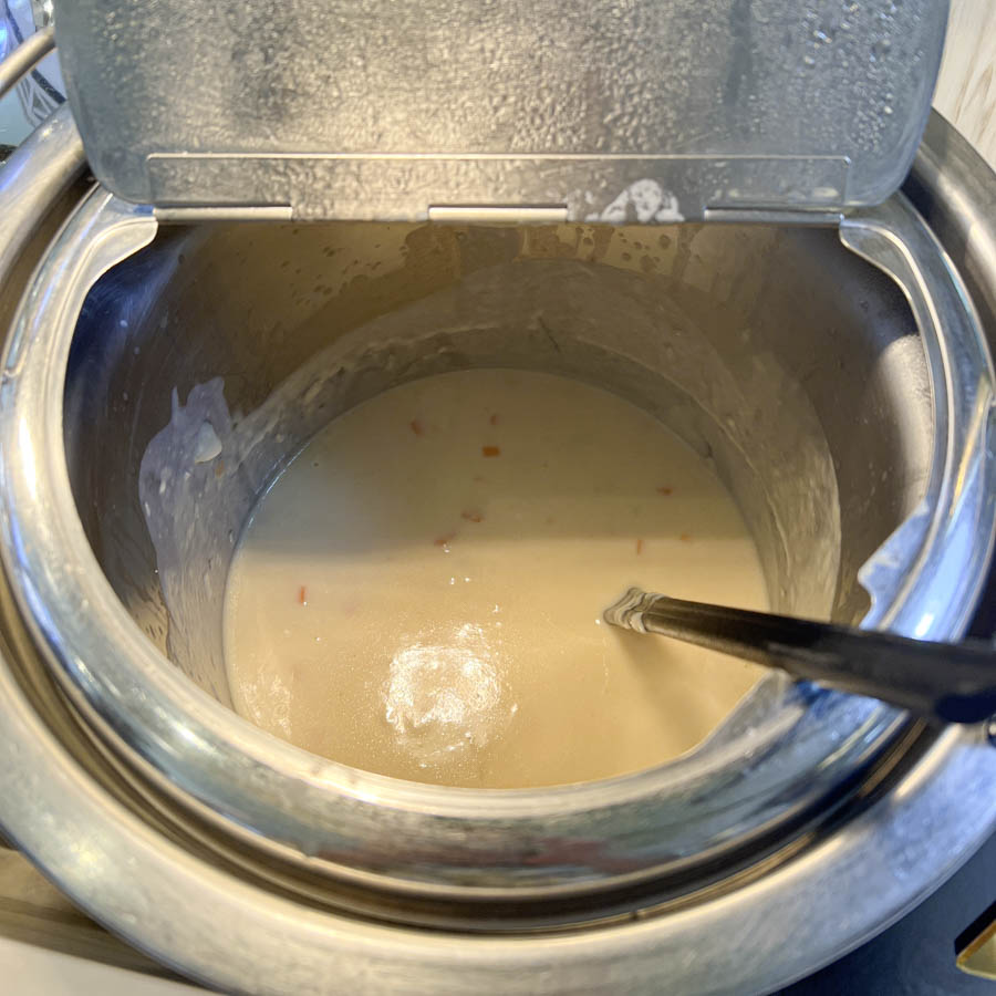 チャーリー特製味噌クラムチャウダー