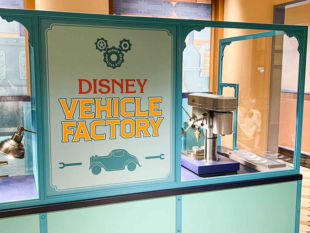 ディズニービークルファクトリー 組み立てブース