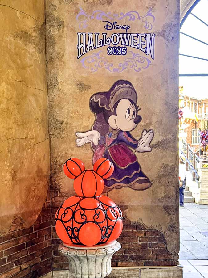 ディズニーシーハロウィン2025 ミニー壁画