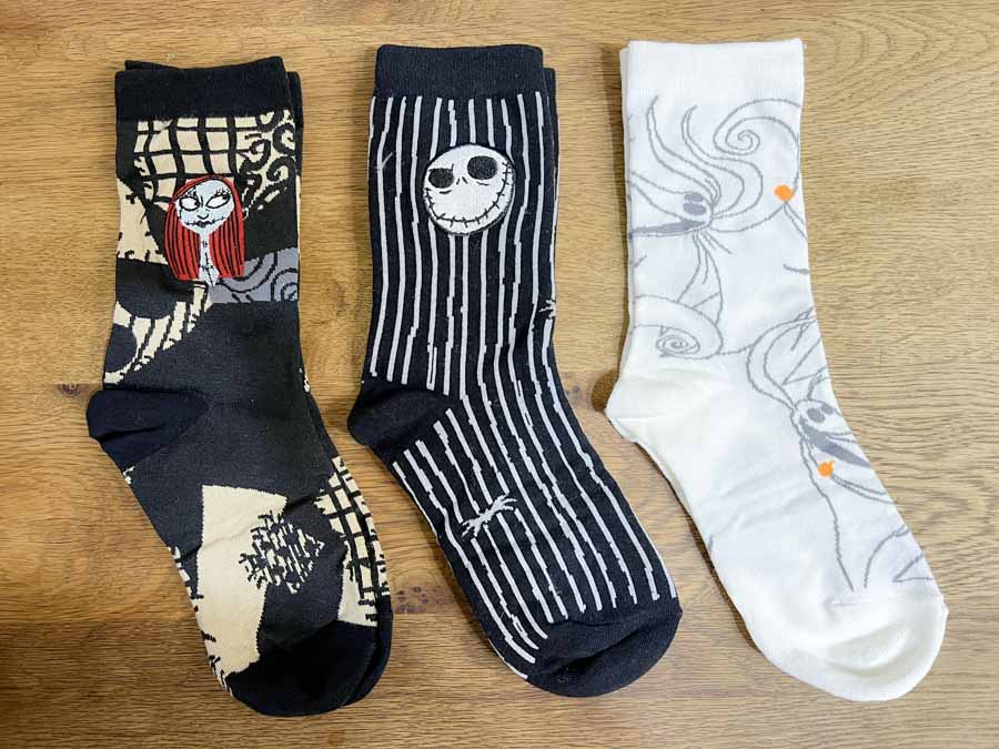 グラニフ×ナイトメア 靴下全体写真
