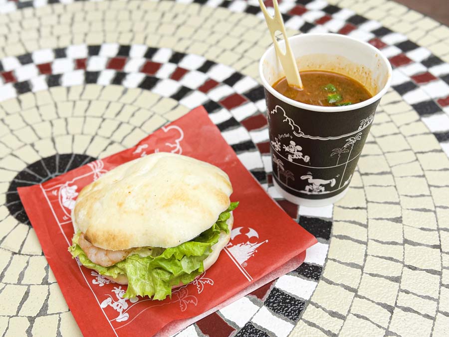 フォカッチャサンドとガンボスープ