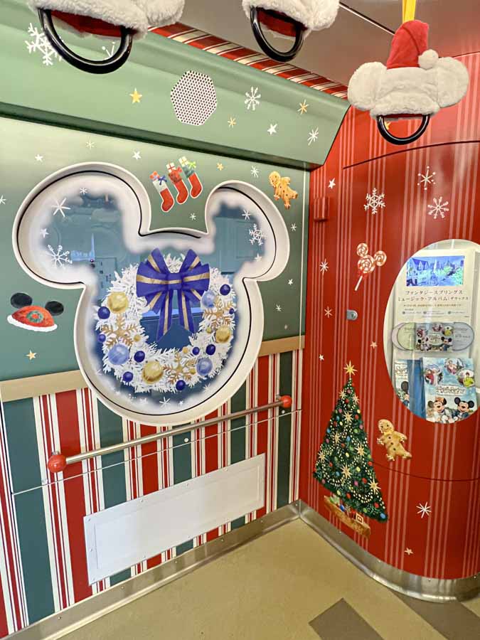 ディズニー・クリスマス・ライナー　内装