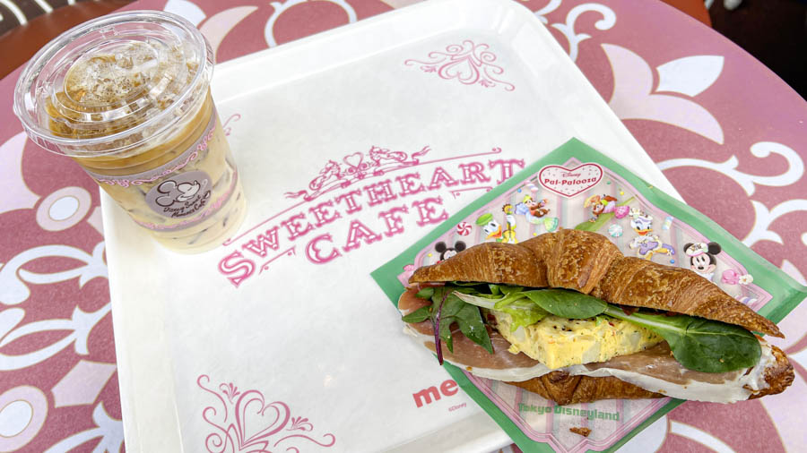 クロワッサンサンド　店名込み写真