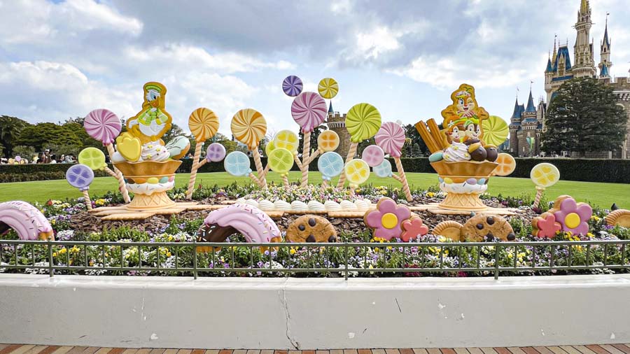 ヴァネパル2026　モニュメント（ドナルド、クラリス）