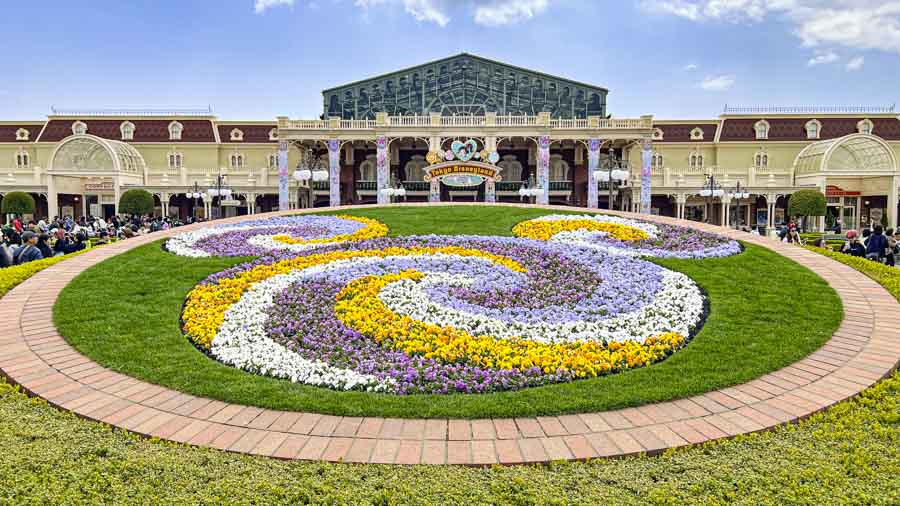 ヴァネパル2026　ミッキー花壇