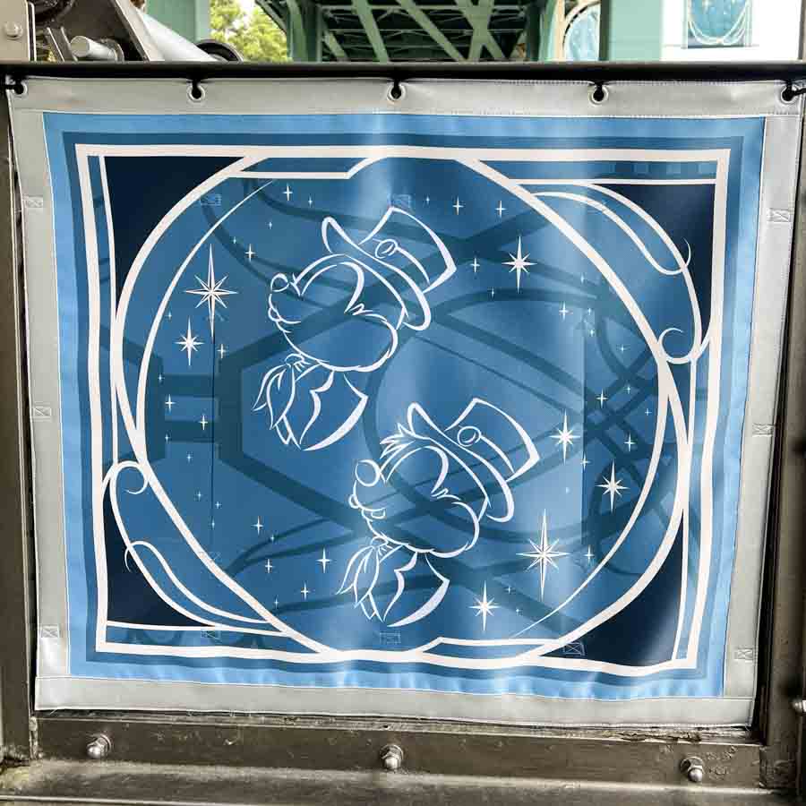 ポートディスカバリー ホライズンベイ前 バナー チップ&デール