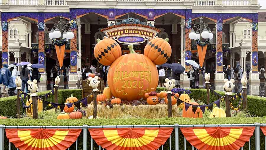 ディズニーハロウィーン　エントランスモニュメント（表）