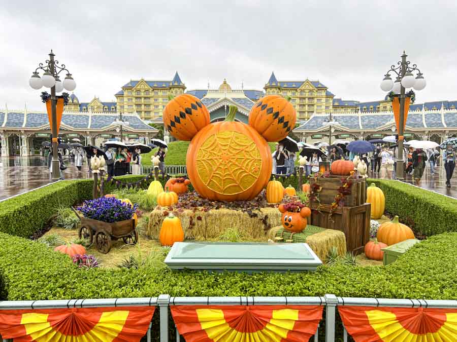 ディズニーハロウィーン　エントランスモニュメント（裏）